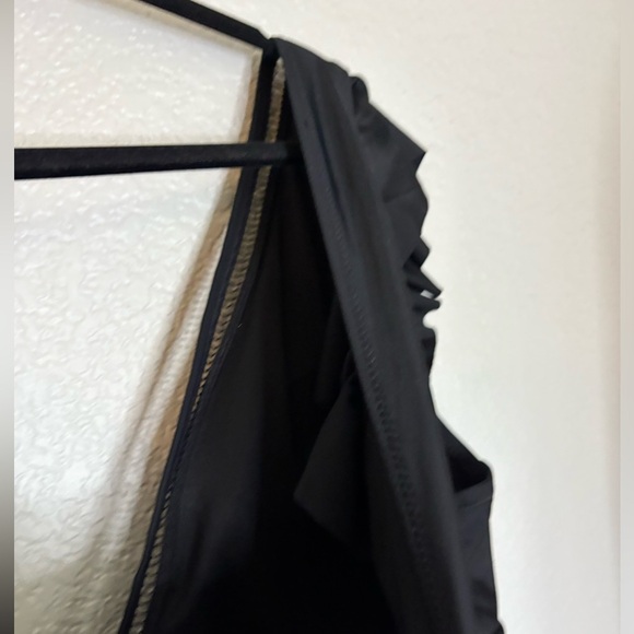 Cupshe Women's 2x NWT Black One Piece Swimsuit Ruffle V-Neck Mesh Waist Detail - Picture 6 of 12